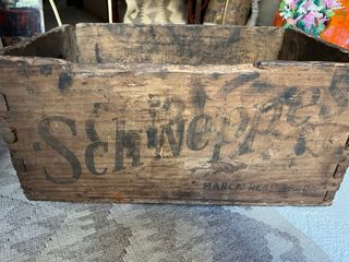 Antigua caja madera Schweppes