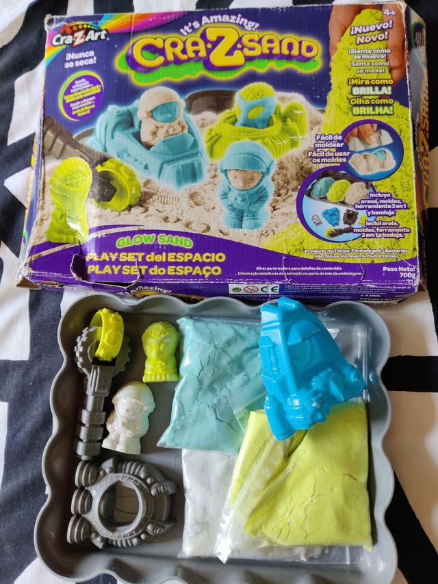 Gioco creativo con sabbia magica