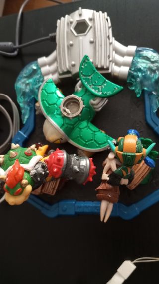 Wii mini + 3 mandos + juego Skylanders
