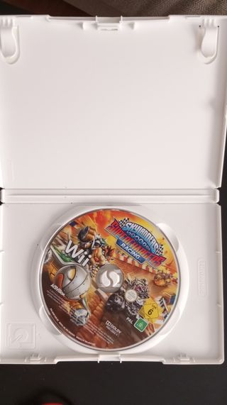Wii mini + 3 mandos + juego Skylanders