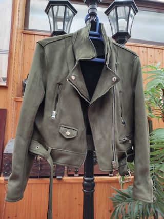 Preciosa cazadora motera 