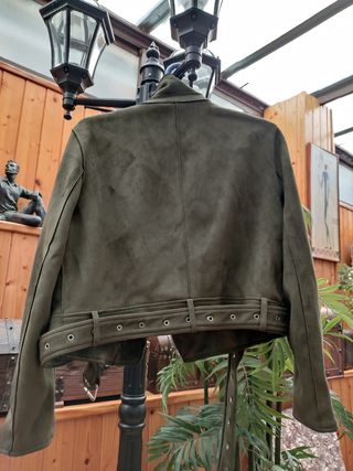 Preciosa cazadora motera 