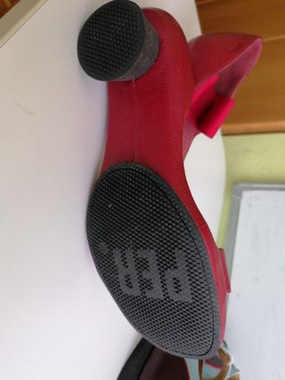 Zapatos rojos camper