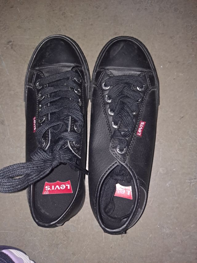 Bambas Levi's negras talla 36 -35