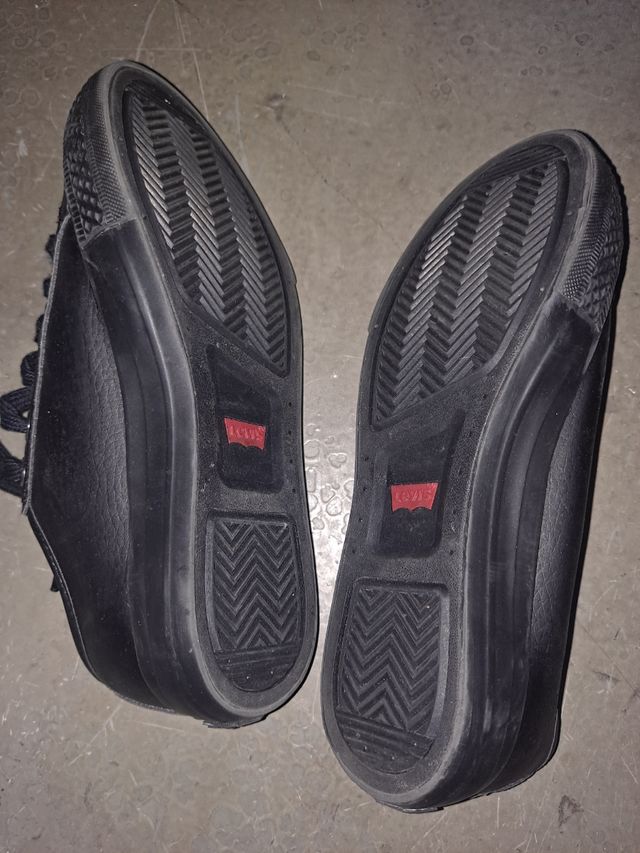 Bambas Levi's negras talla 36 -35