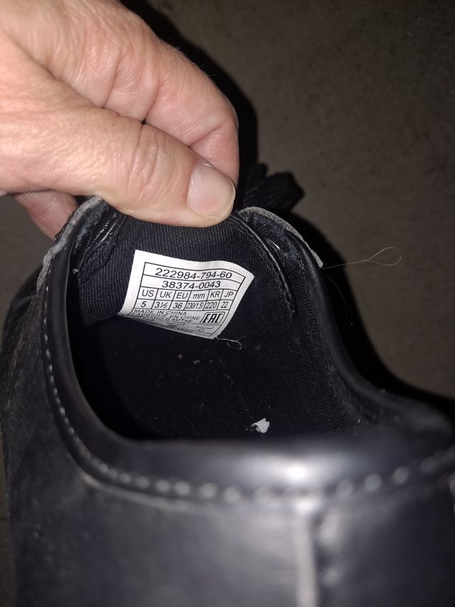 Bambas Levi's negras talla 36 -35