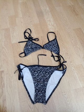 Bikini blanco y negro con estampado
