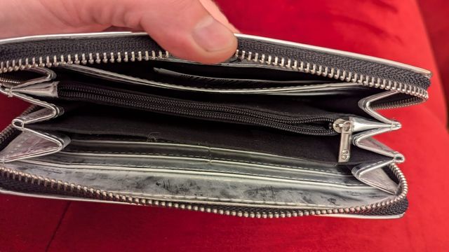 Cartera plateada
