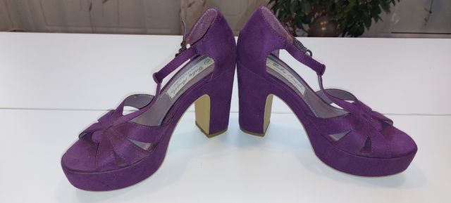 Scarpe con tacco viola
