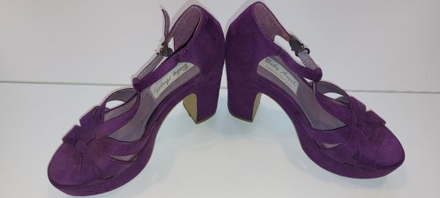 Scarpe con tacco viola