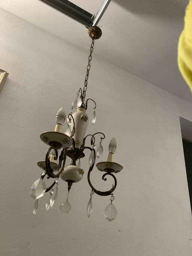 Lampadario d'epoca in porcellana