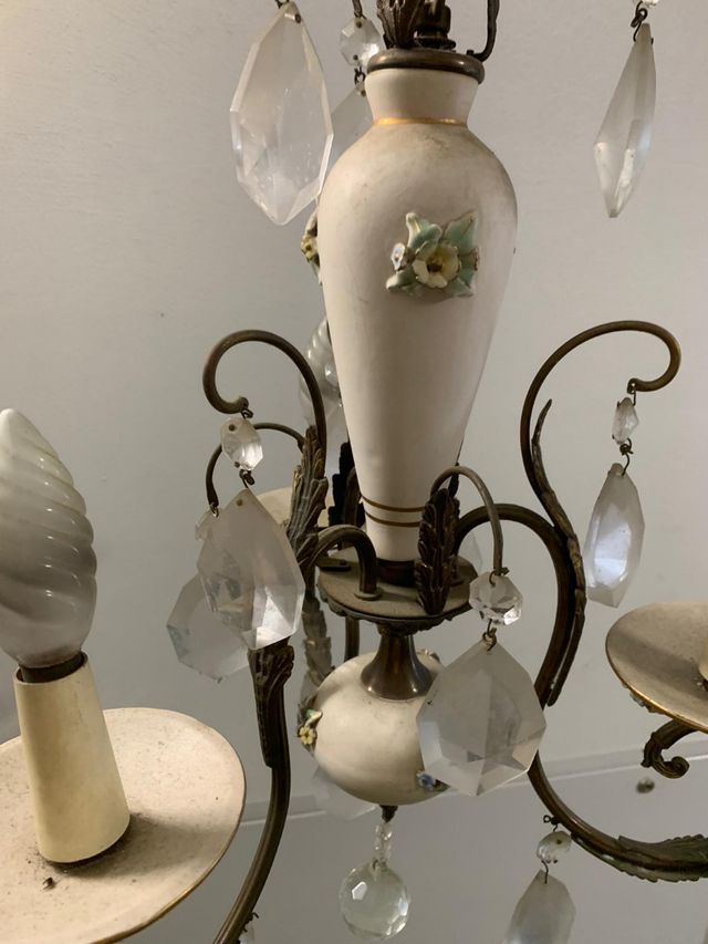 Lampadario d'epoca in porcellana