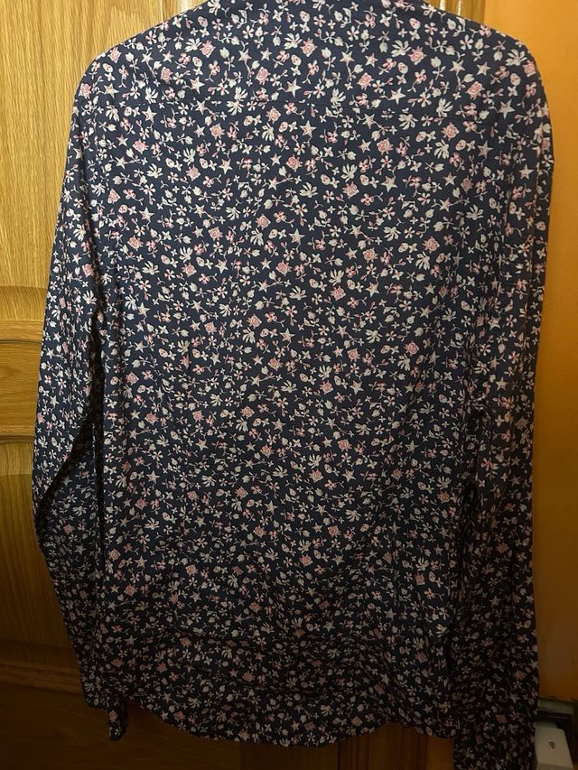 Camisa de flores zara y camiseta jack and jones