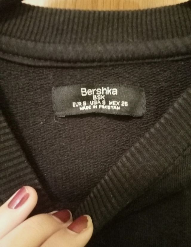 sudadera negra bershka