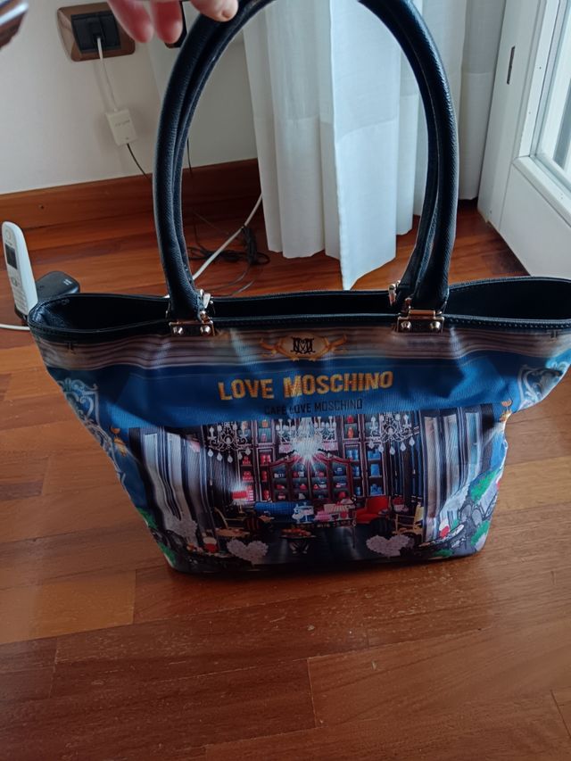 Borsa shopping fantasia su fondo nero