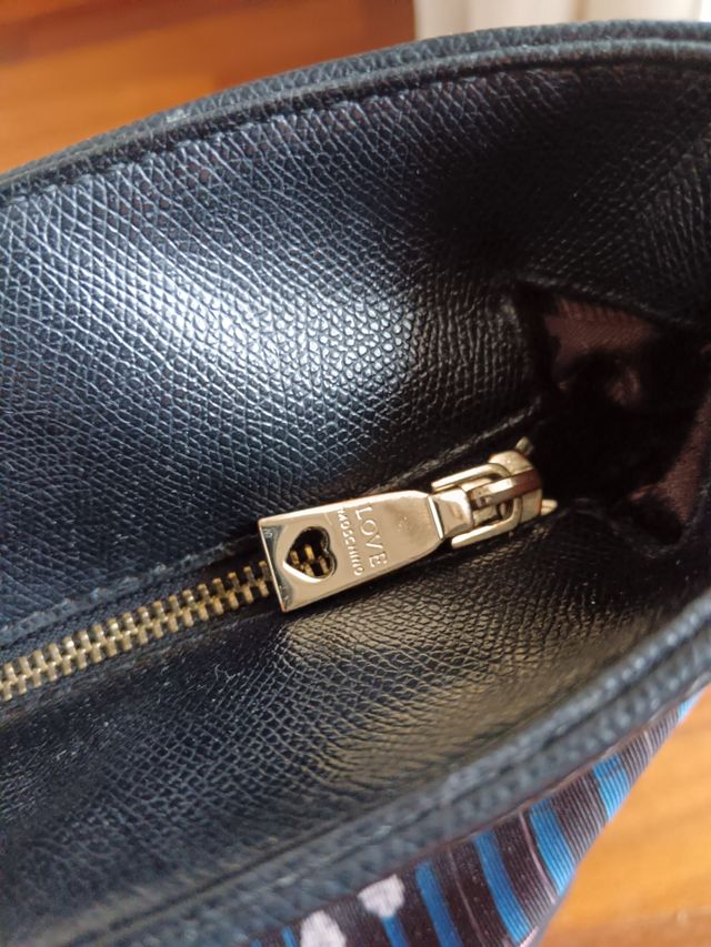 Borsa shopping fantasia su fondo nero