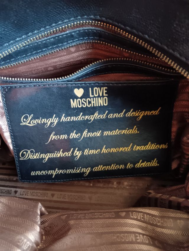 Borsa shopping fantasia su fondo nero