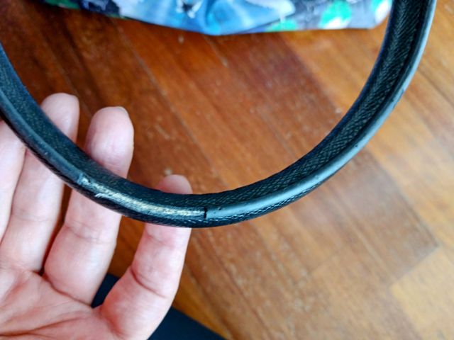 Borsa shopping fantasia su fondo nero