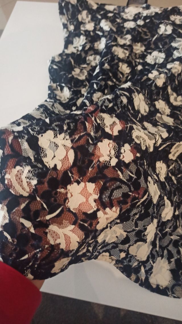 Canottiera pizzo spalla larga taglia M