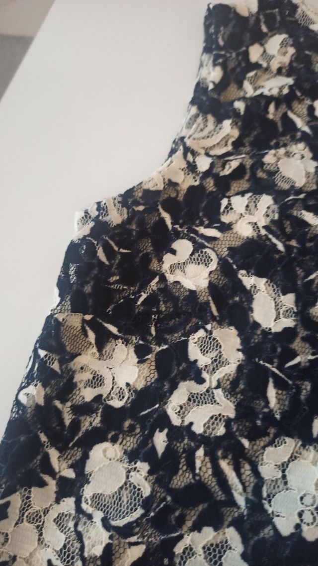 Canottiera pizzo spalla larga taglia M