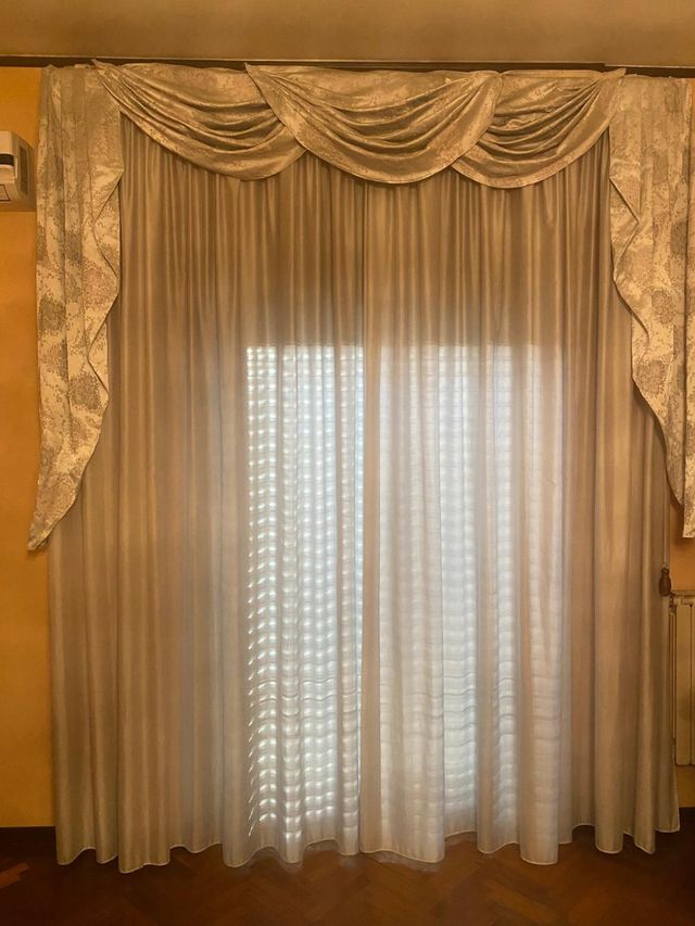 Due tende 460x300 seta più drappeggi in broccato