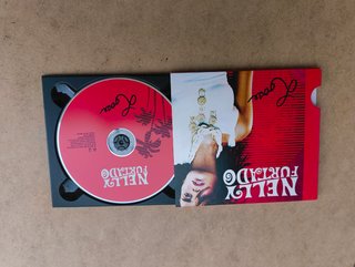 CD originale Nelly Furtado.