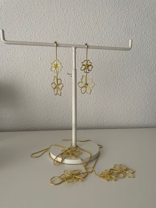Conjunto pendientes y collar multiforma flores