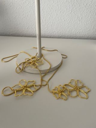 Conjunto pendientes y collar multiforma flores