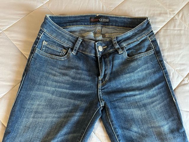 Jeans Guess con strappi