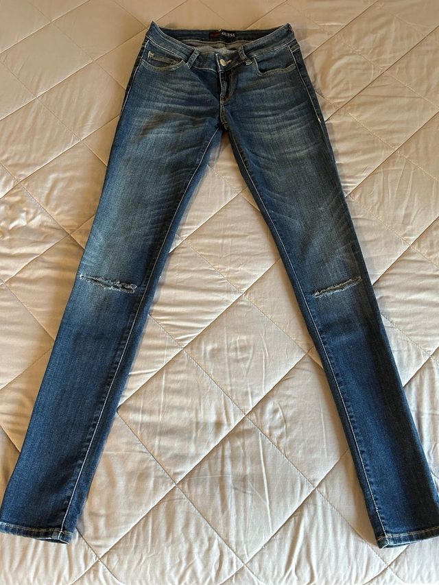 Jeans Guess con strappi