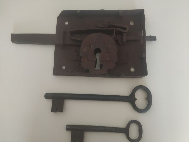 CERRADURA ANTIGUA