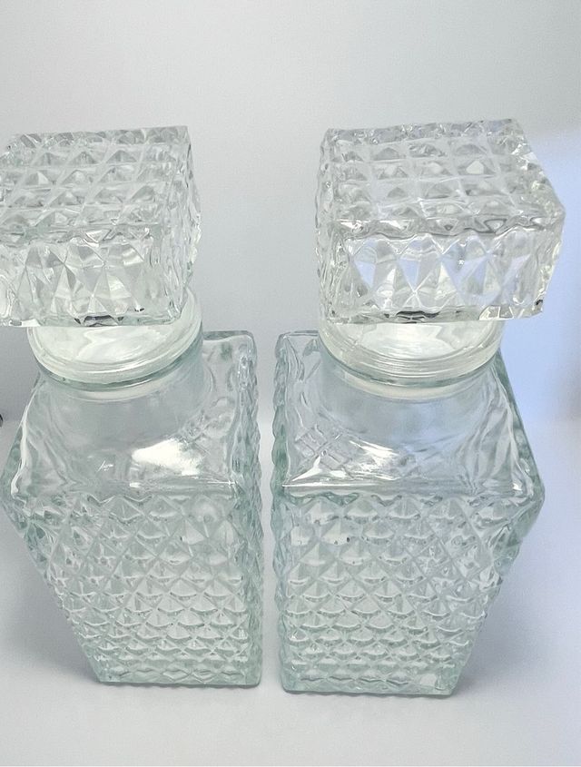 2 licoreras vintage de vidrio tallado