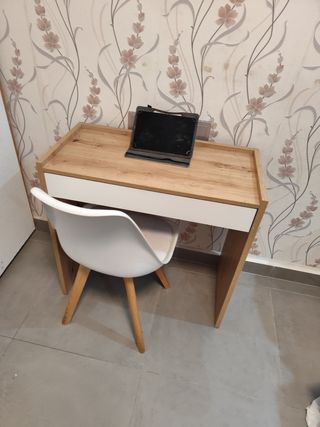 Escrito con silla 