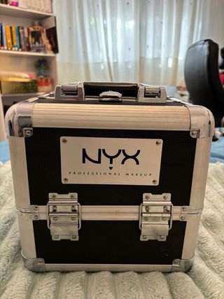 Maletín de maquillaje marca Nyx
