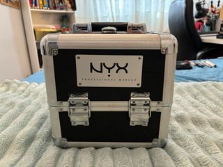 Maletín de maquillaje marca Nyx