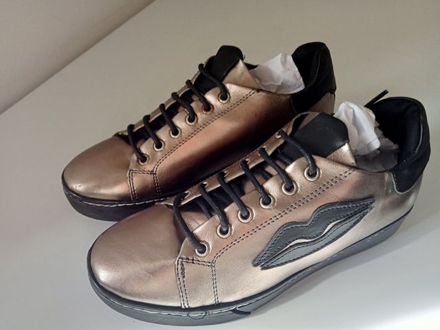 Scarpa donna AGO Italia numero 36.