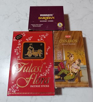 2 confezioni incenso a bastoncini e 1 a coni