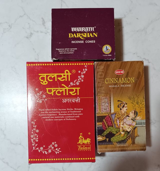 2 confezioni incenso a bastoncini e 1 a coni