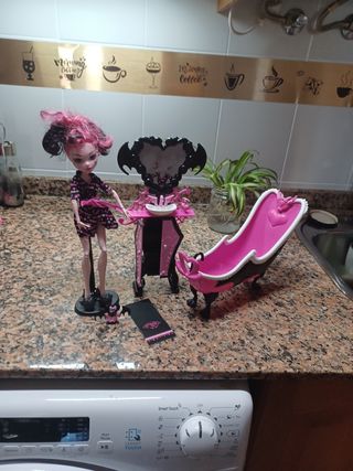 Draculaura + Sala Baño
