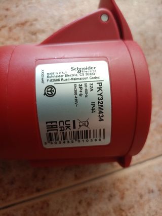 Base aérea de 32A 3P+TT 380-415V IP44