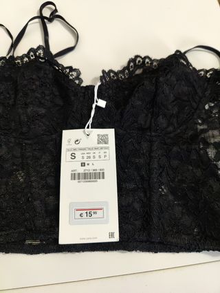 Talla S. Top de encaje negro. A estrenar