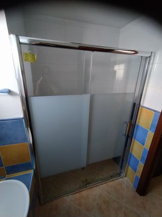 ¿Necesitas instalar una mampara?