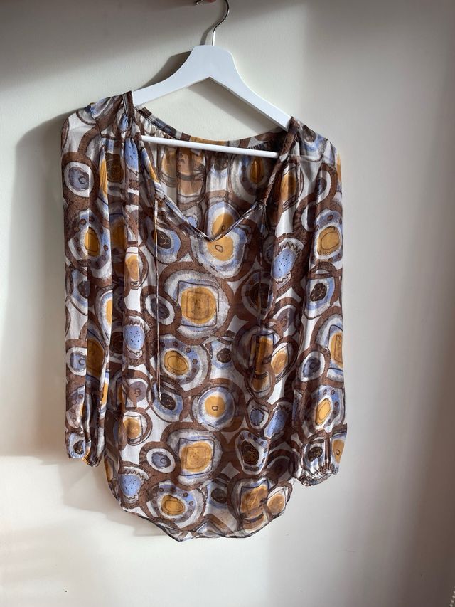 Túnica com alguma transparência