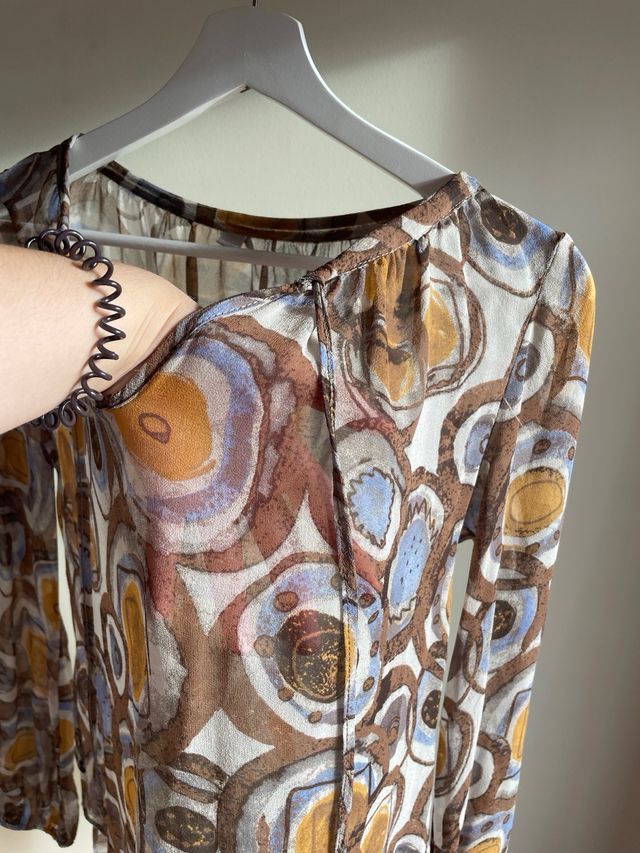 Túnica com alguma transparência