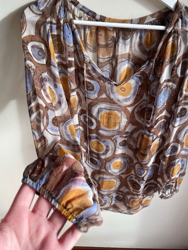 Túnica com alguma transparência