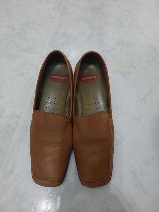 Zapatos marrones wonders. Talla 37