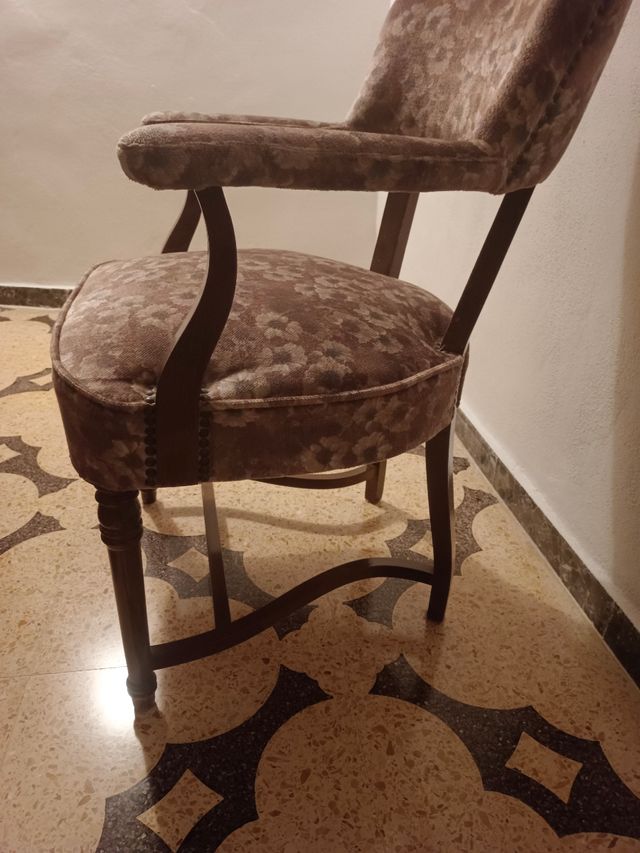 Conjunto de mesa y sillones