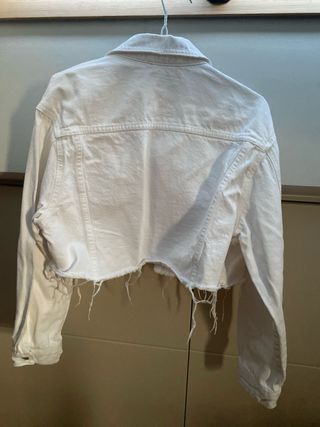 Cazadora tejana blanca Pull&Bear
