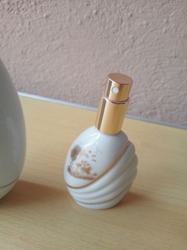 Bote y perfumero de porcelana