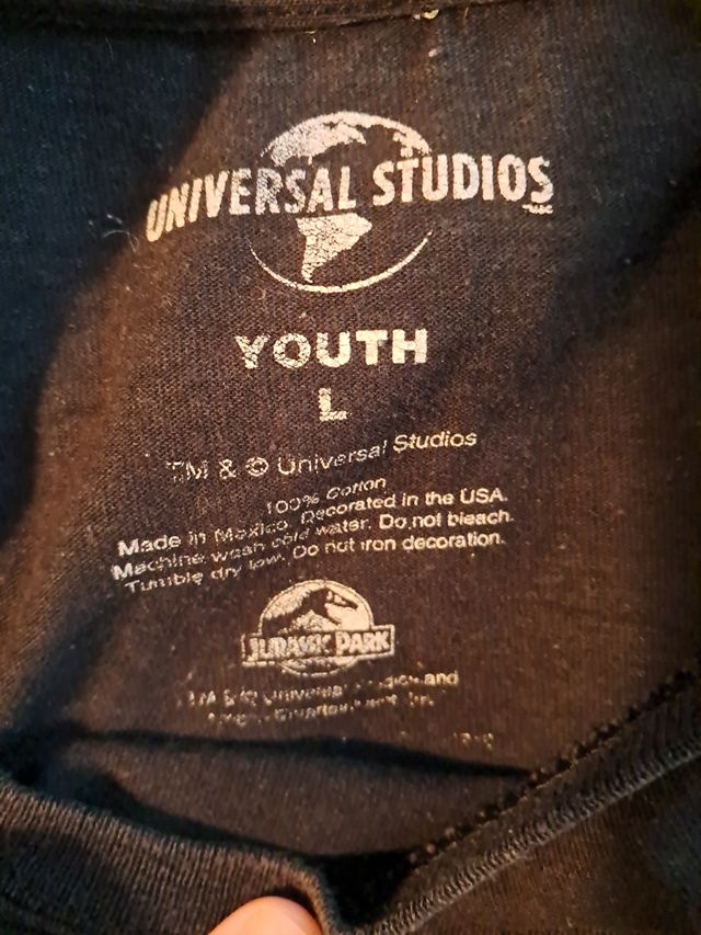 2 camisetas.Jurassic Park.  NASA